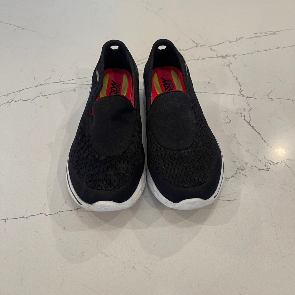 Skechers Goga Max Go Walk 4 Women Size 7.5